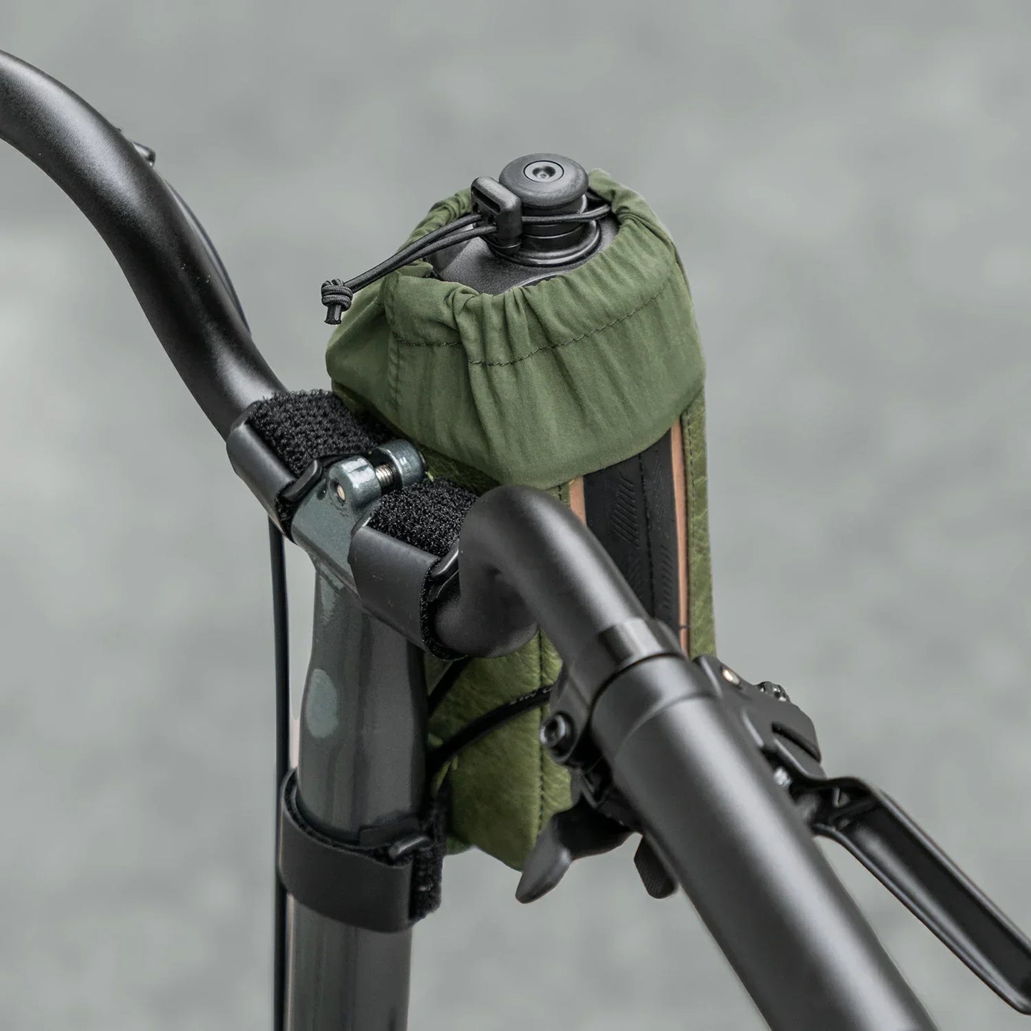sustainable-eco-friendly-tyvek_-recycled-tire-bike-water-bottle-bags